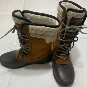 Women size 7 The North Face Snow Boots